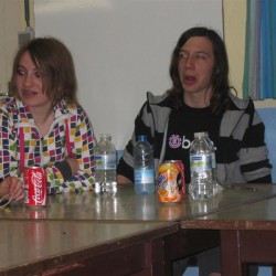 Saartje en Ben staan versteld - Toneelvereniging Plankenkoorts 